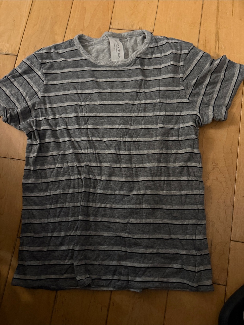 Banana Republic Men's Gray & Black Striped Short-Sleeve Crewneck Tee